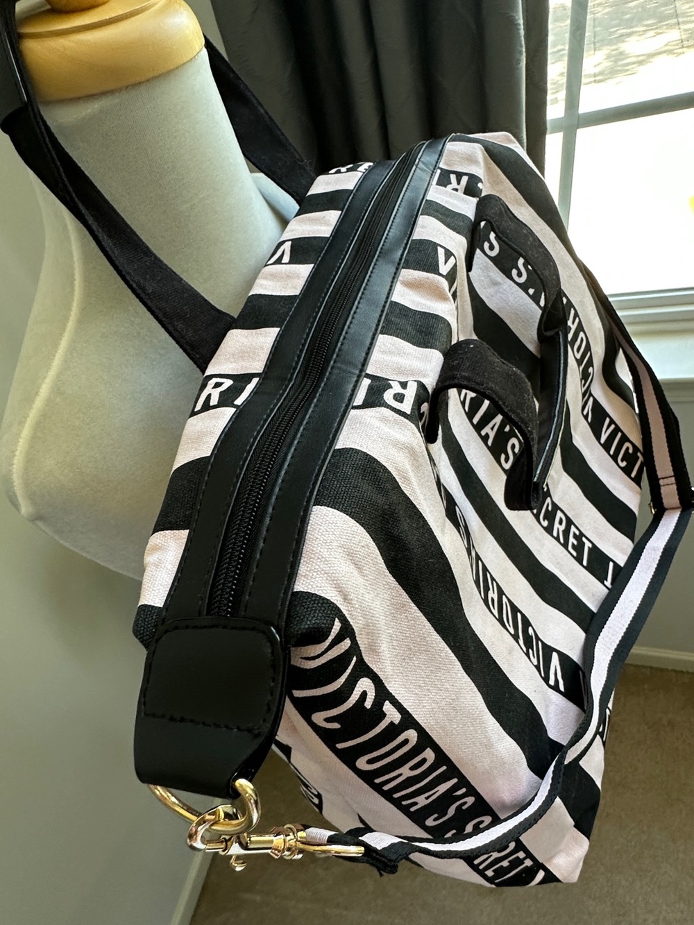 Victoria's Secret Pink and Black Striped Tote with Detachable Strap . EUC - Picture 4 of 16